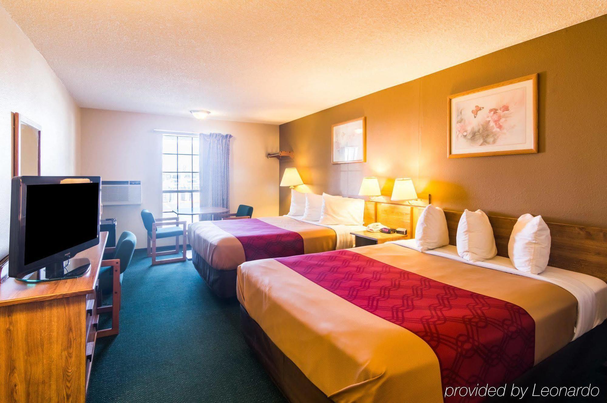 Econo Lodge Dumas Esterno foto